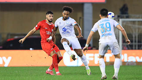 Simone Inzaghi celebrating with his Inter Milan players after beating Barcelona.